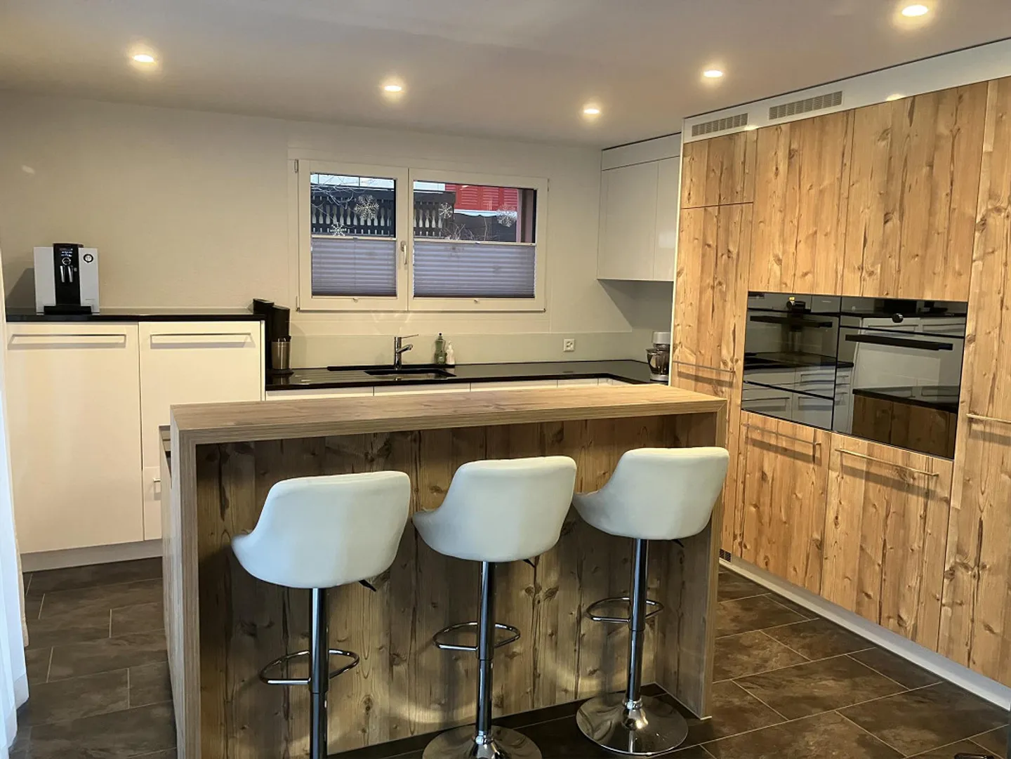 Wunderschöne 4,5 Zimmer Parterre-Wohnung mit Umschwung - Foto 10 von 21