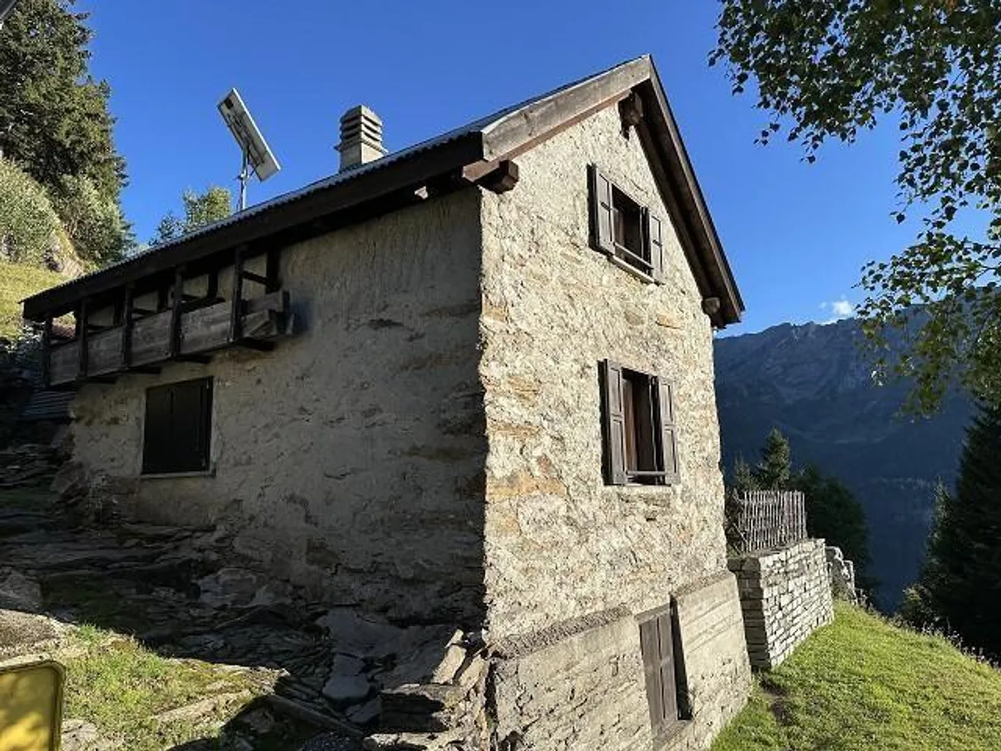 Rustique de 2 pièces avec terrasse dans un endroit très calme et ensoleillé dans la nature - Photo 1 sur 24
