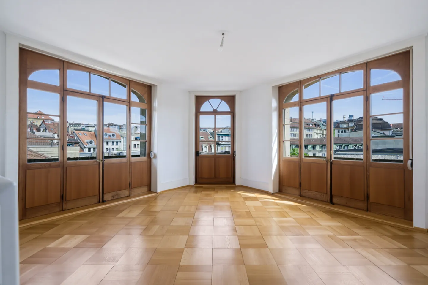 5-room apartment - Photo 1 of 12