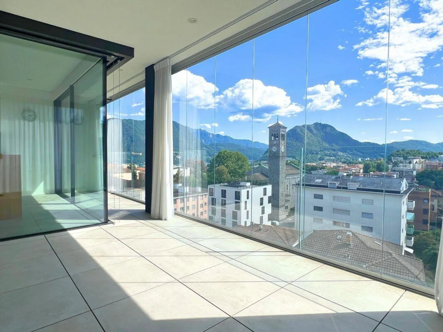 Exklusives Apartment mit Terrasse - Foto 2 von 13