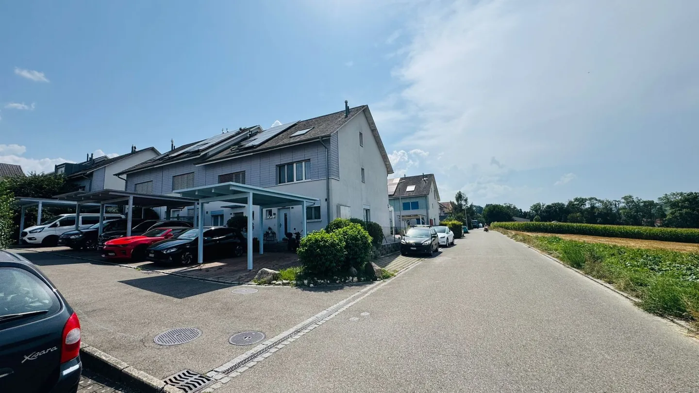 Ampia casa a schiera angolare con giardino - Carport, parcheggio, vicino alla natura e adatta alle famiglie - Foto 1 di 15
