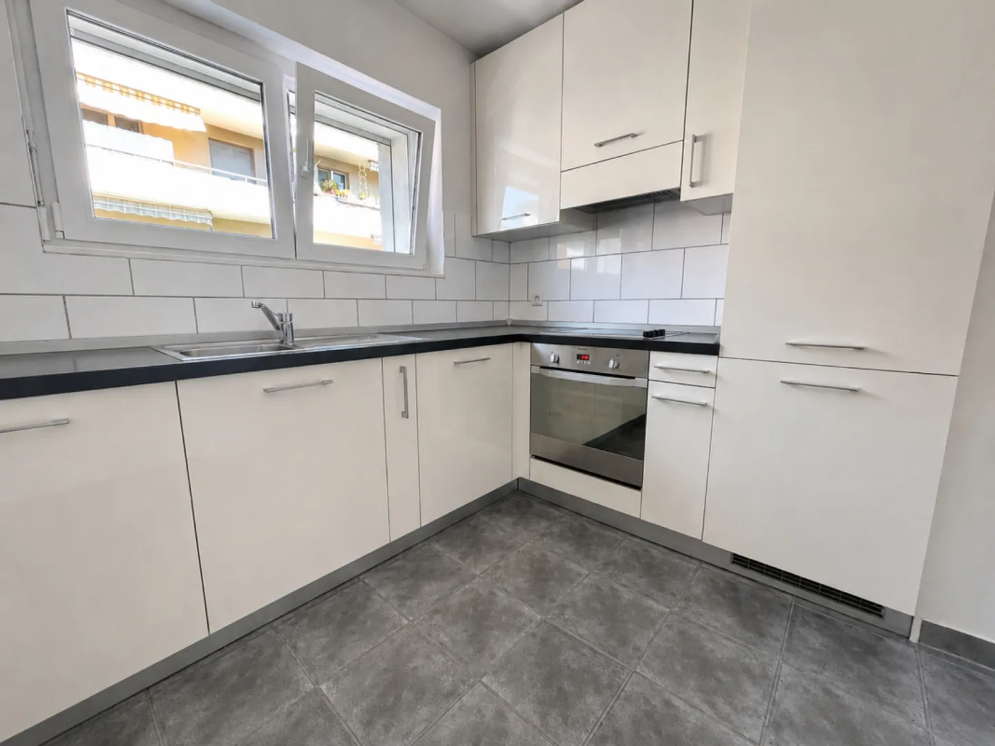 Bright 3.5-room apartment with sunny balcony in a quiet location - Photo 1 of 8