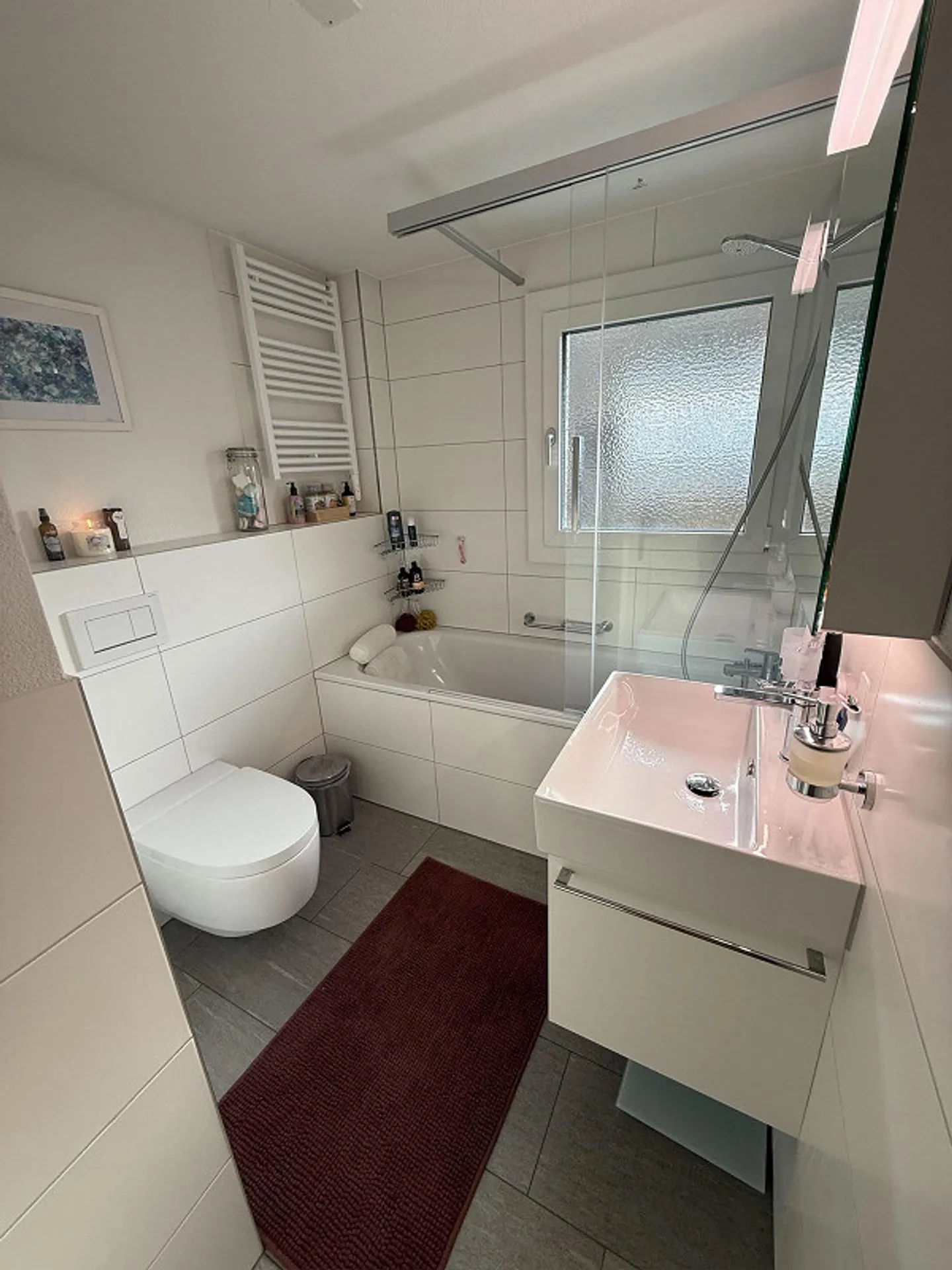 Charming Chalet-Style Apartment with Panoramic Lake Views – 2.5 Rooms - Photo 3 of 20