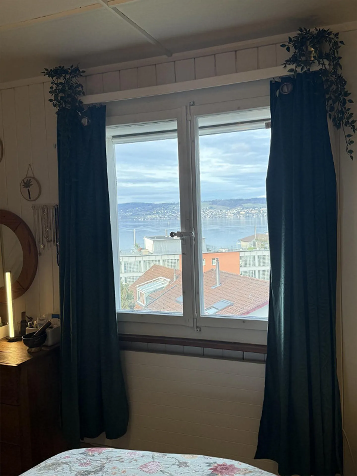 Charming Chalet-Style Apartment with Panoramic Lake Views – 2.5 Rooms - Photo 8 of 20