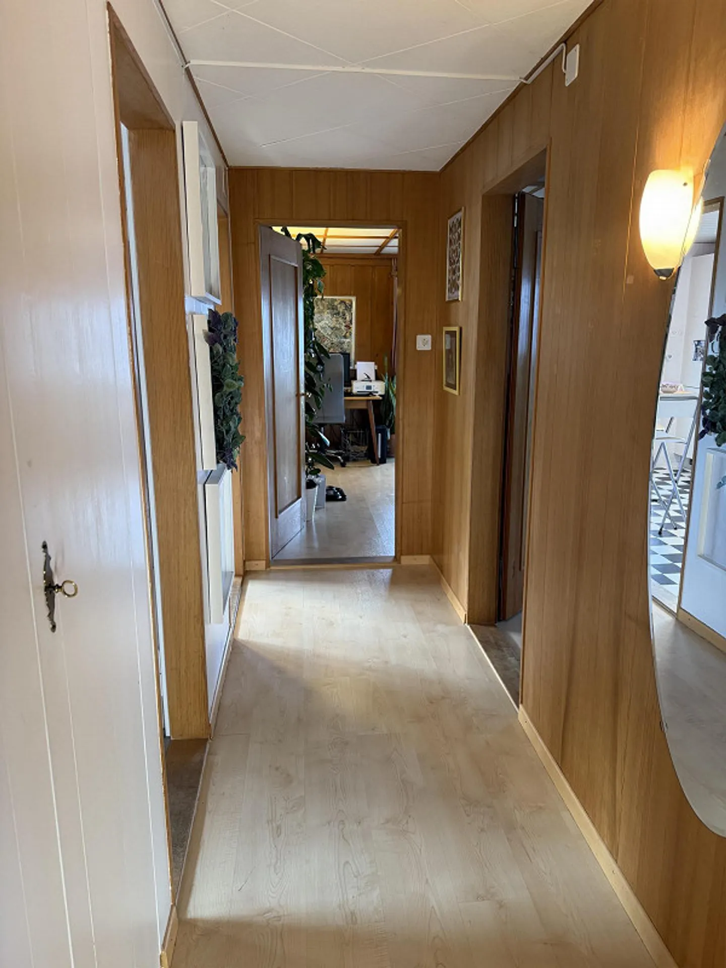 Charming Chalet-Style Apartment with Panoramic Lake Views – 2.5 Rooms - Photo 11 of 20