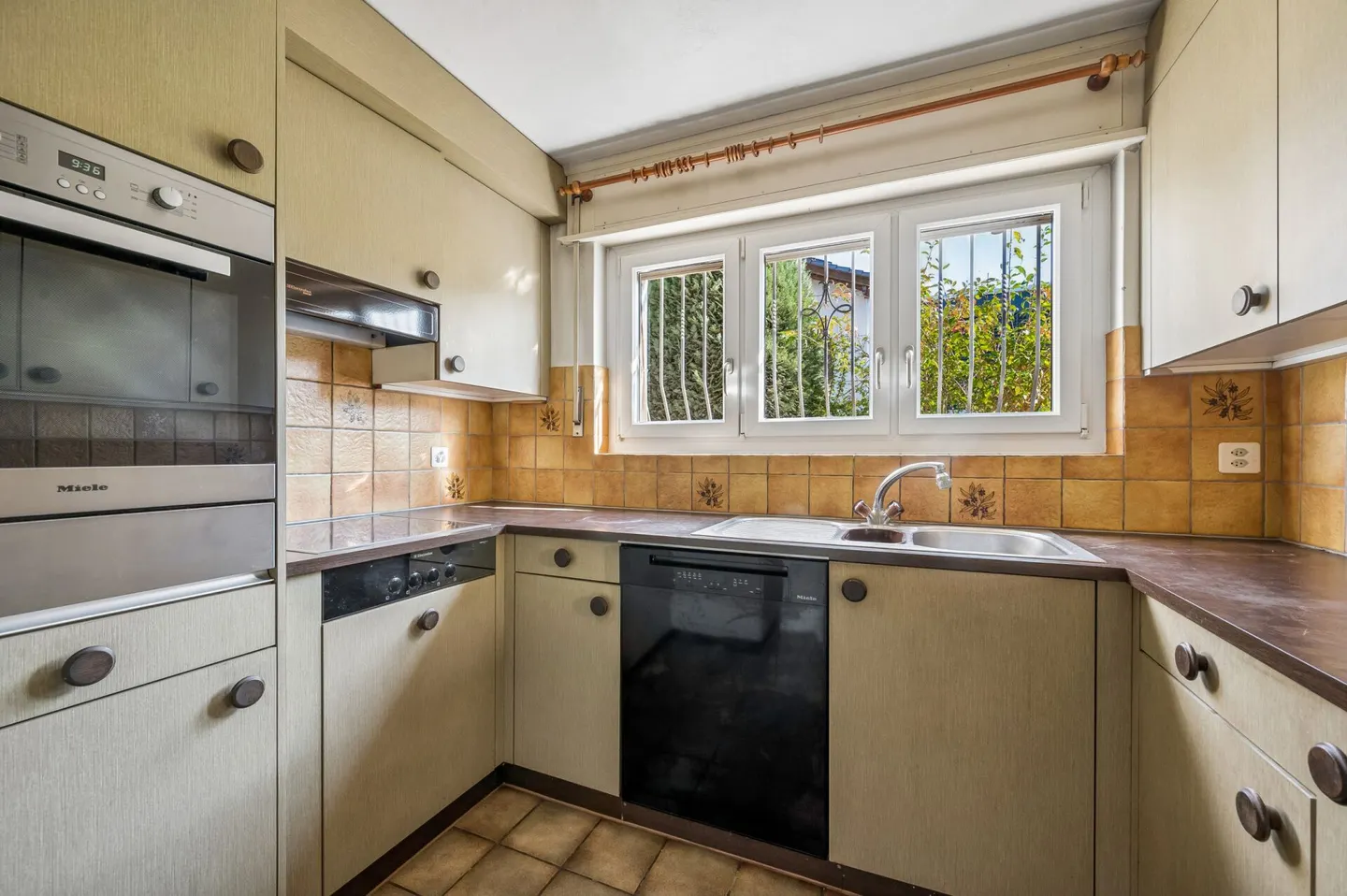 Characterful 5.0-room single-family house with winter garden and design potential - Photo 6 of 13