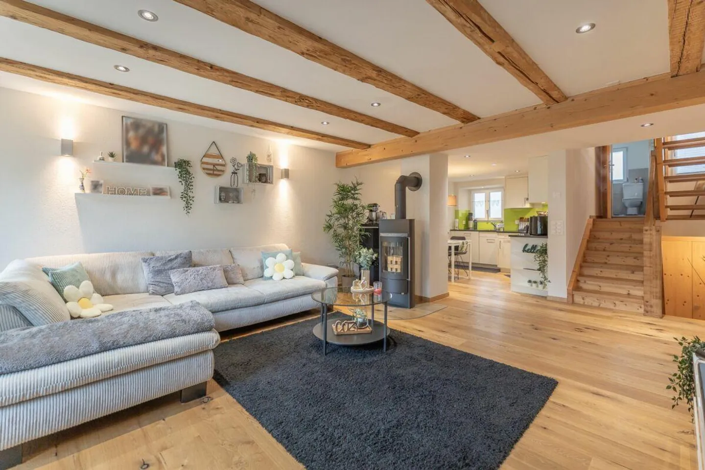 Attractive Townhouse in a Quiet Residential Area - Photo 2 of 12