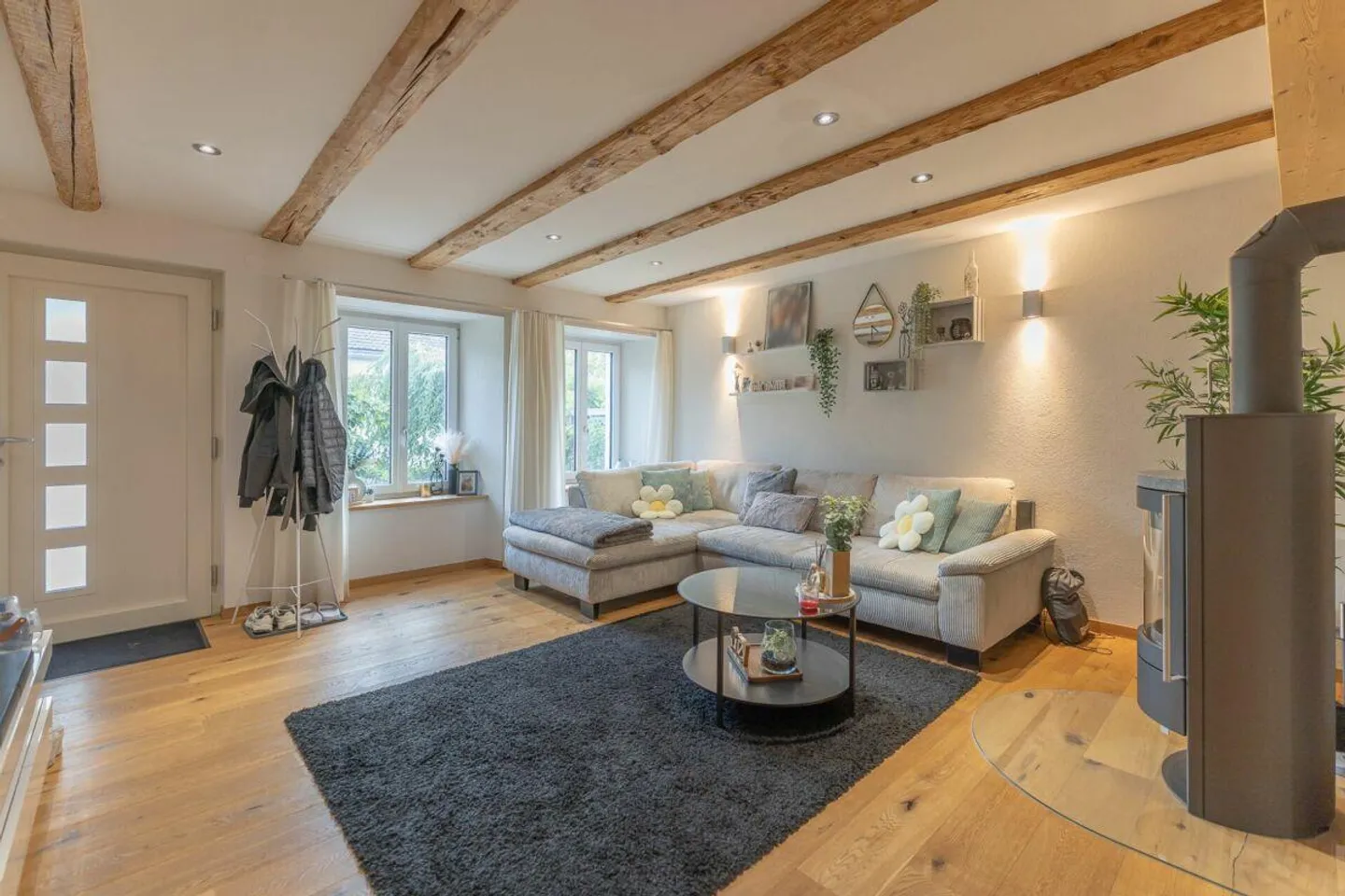 Attractive Townhouse in a Quiet Residential Area - Photo 4 of 12