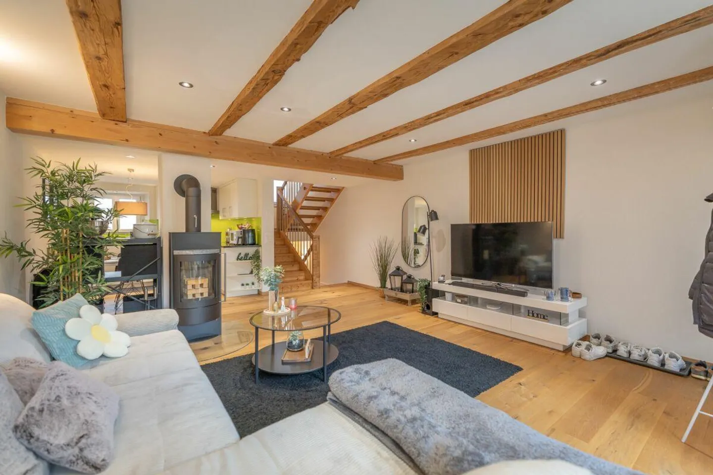 Attractive Townhouse in a Quiet Residential Area - Photo 3 of 12