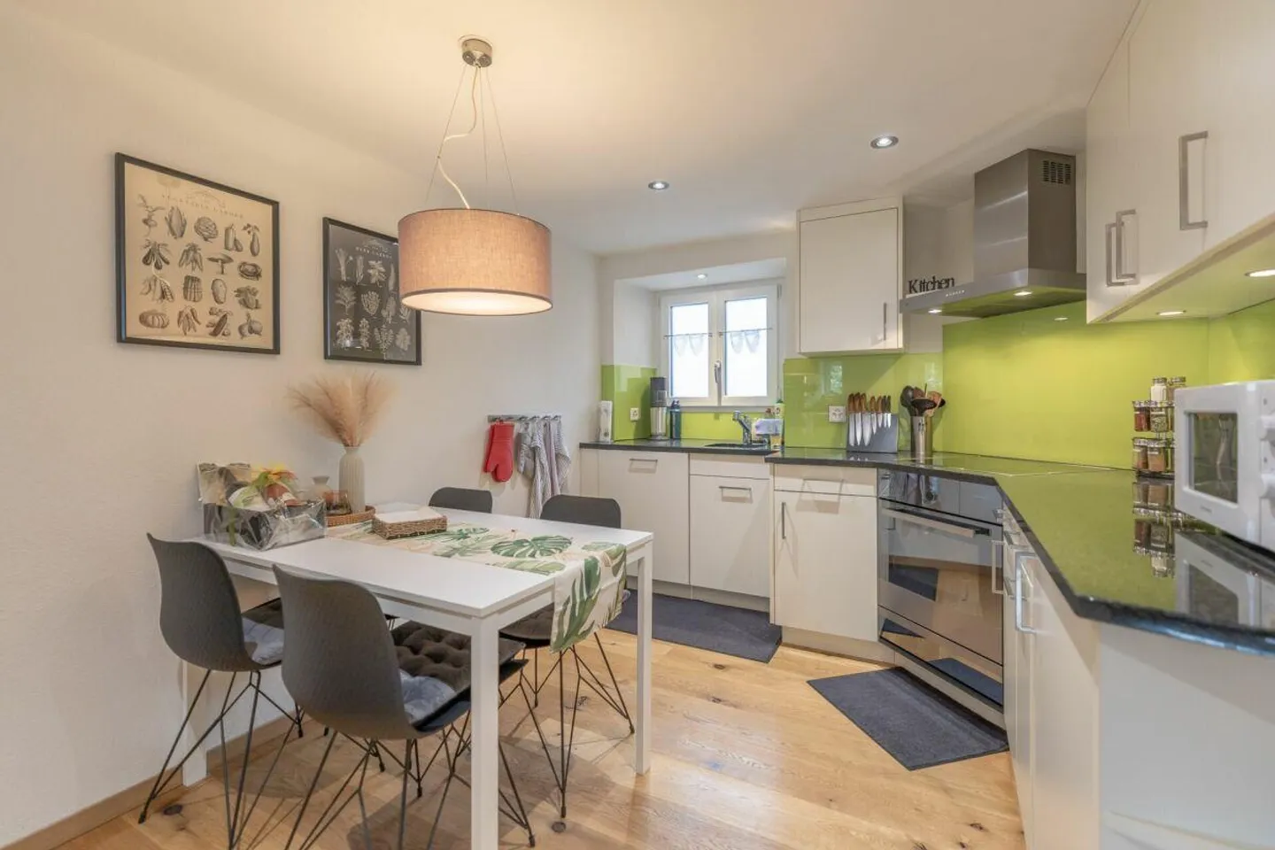 Attractive Townhouse in a Quiet Residential Area - Photo 5 of 12