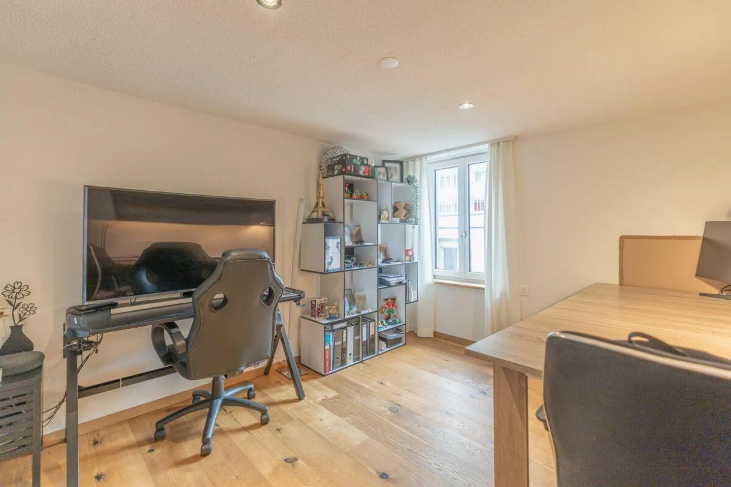Attractive Townhouse in a Quiet Residential Area - Photo 7 of 12
