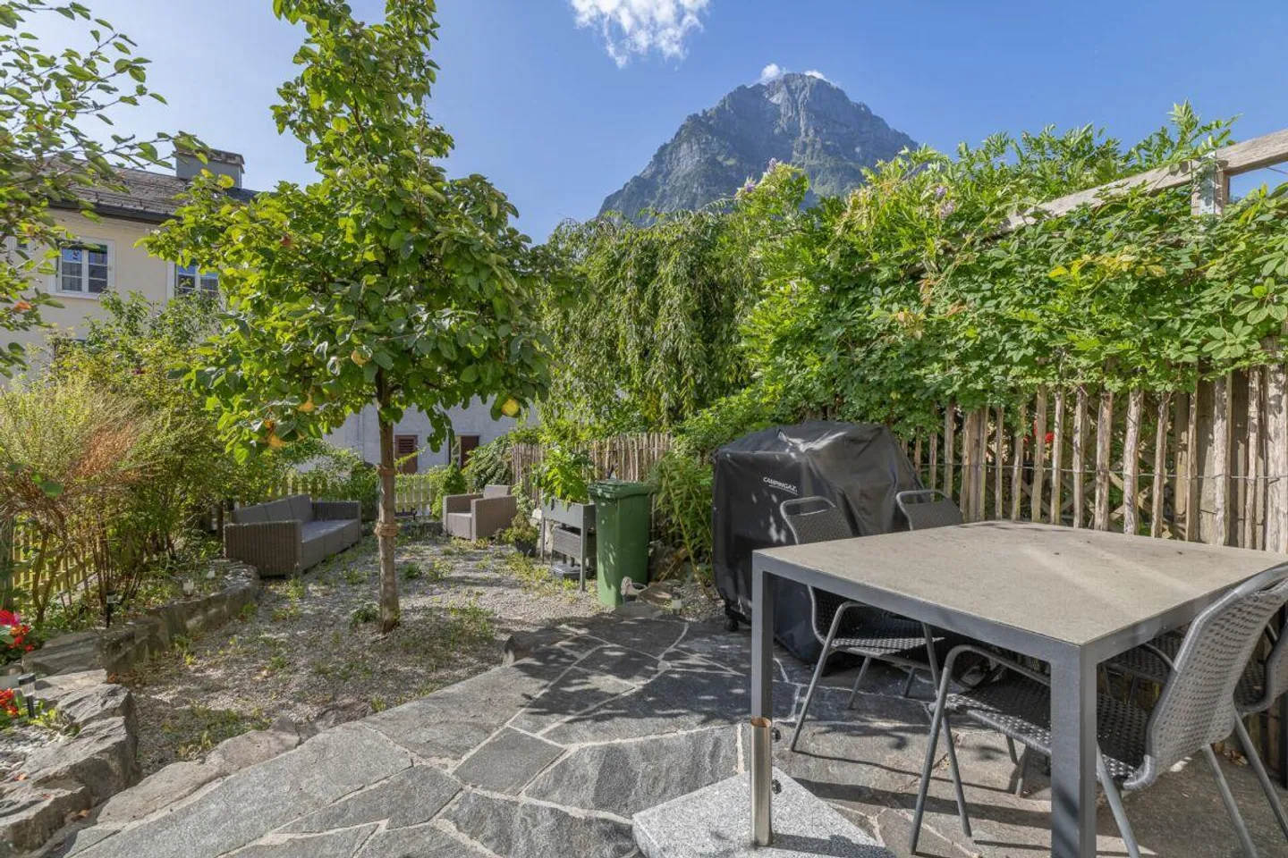 Attractive Townhouse in a Quiet Residential Area - Photo 10 of 12