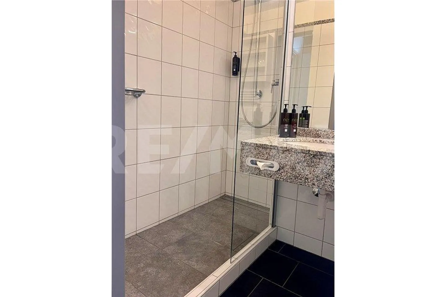 Appartamento per vacanze 2 ½ camere con utilizzo della piscina coperta + SPA - Foto 13 di 13