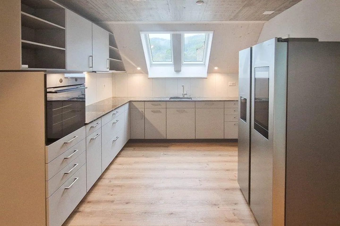 Modern and bright 4.5 room penthouse with gallery - Photo 6 of 13