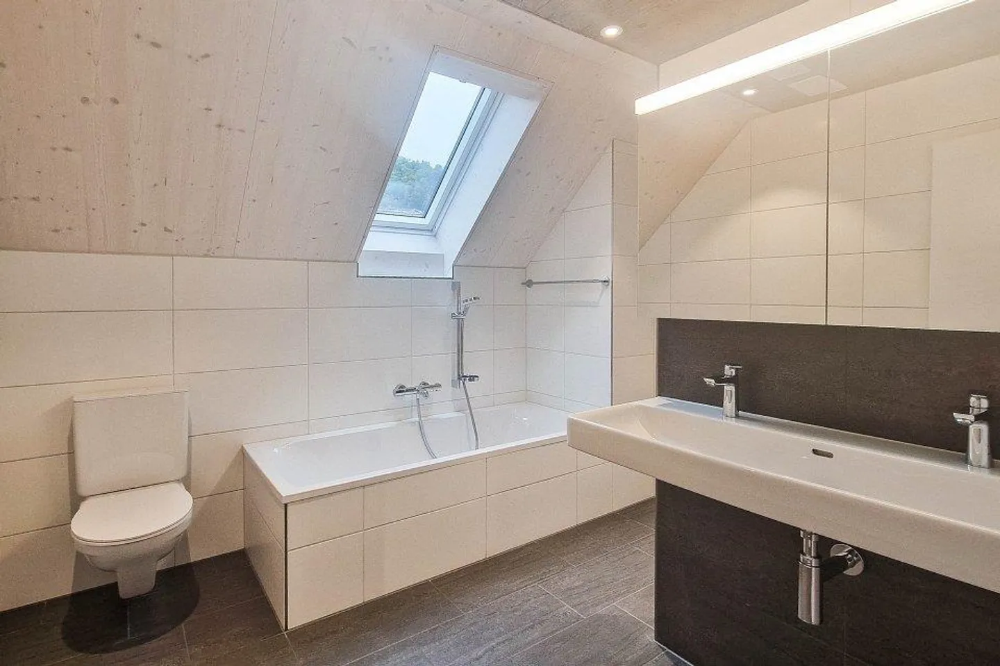 Modern and bright 4.5 room penthouse with gallery - Photo 10 of 13