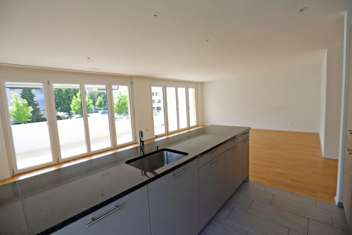 Appartement spacieux de 4,5 pièces dans un quartier familial ! - Photo 4 sur 13