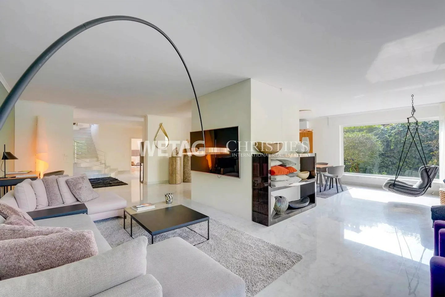 Villa de luxe exclusive et moderne avec piscine extérieure dans un emplacement privilégié - Photo 7 sur 13