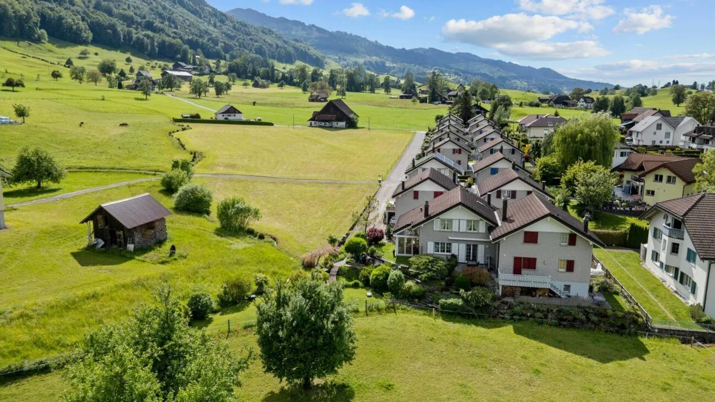 AMOUR DE LA TERRE | Zone Agricole Adjacente, Impasse, Vue Dégagée sur la Verdure et le Paysage Vallonné - Photo 2 sur 10