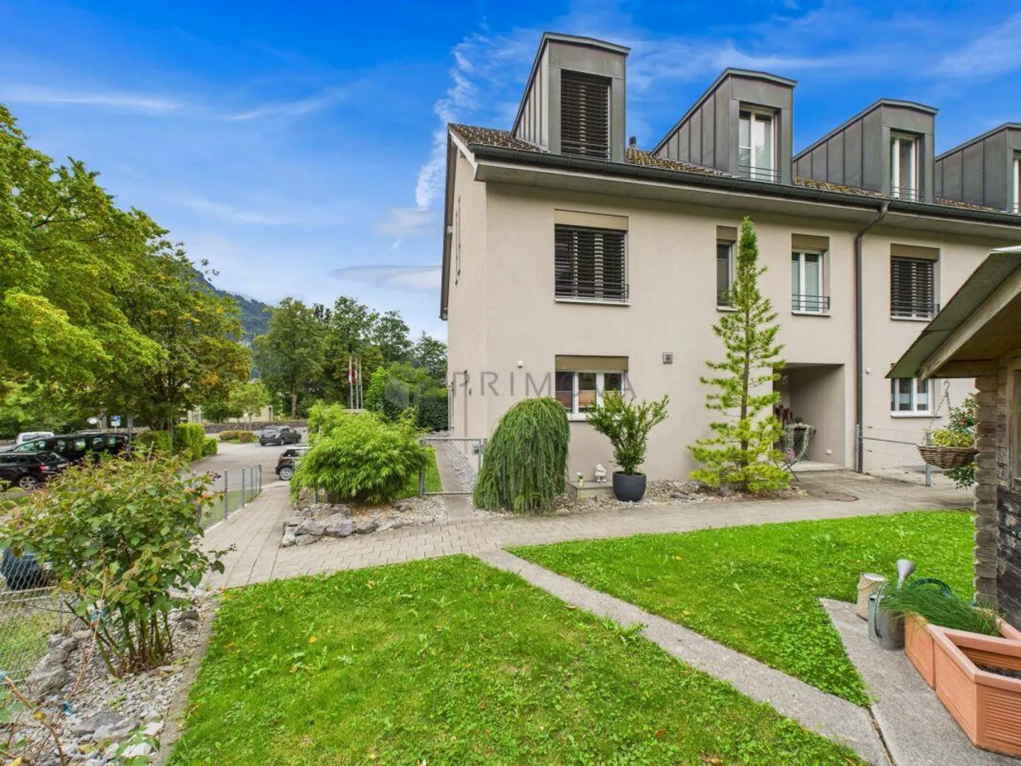 A Weesen, una casa familiare bifamiliare cerca un nuovo proprietario! - Foto 1 di 16