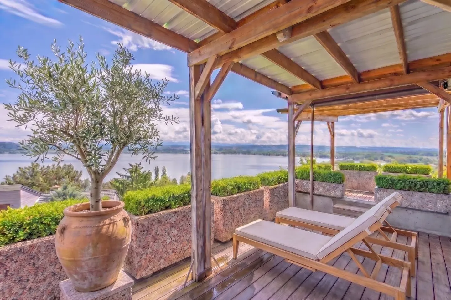 Casa con vista sul lago di Morat e la possibilità di costruire un appartamento - Foto 3 di 12