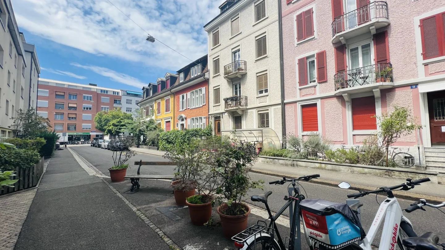 Charmante 3.5-Zimmer Altbau-Dachwohnung in bester Wohnlage. - Foto 2 von 12