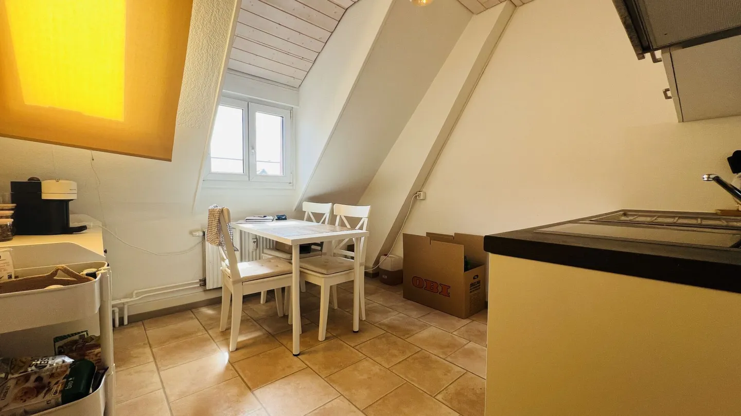 Charmante 3.5-Zimmer Altbau-Dachwohnung in bester Wohnlage. - Foto 9 von 12