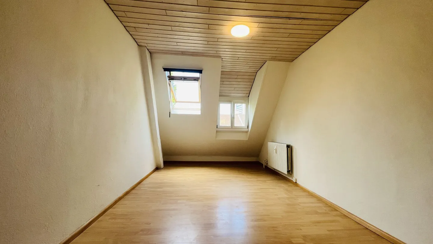 Charmante 3.5-Zimmer Altbau-Dachwohnung in bester Wohnlage. - Foto 10 von 12