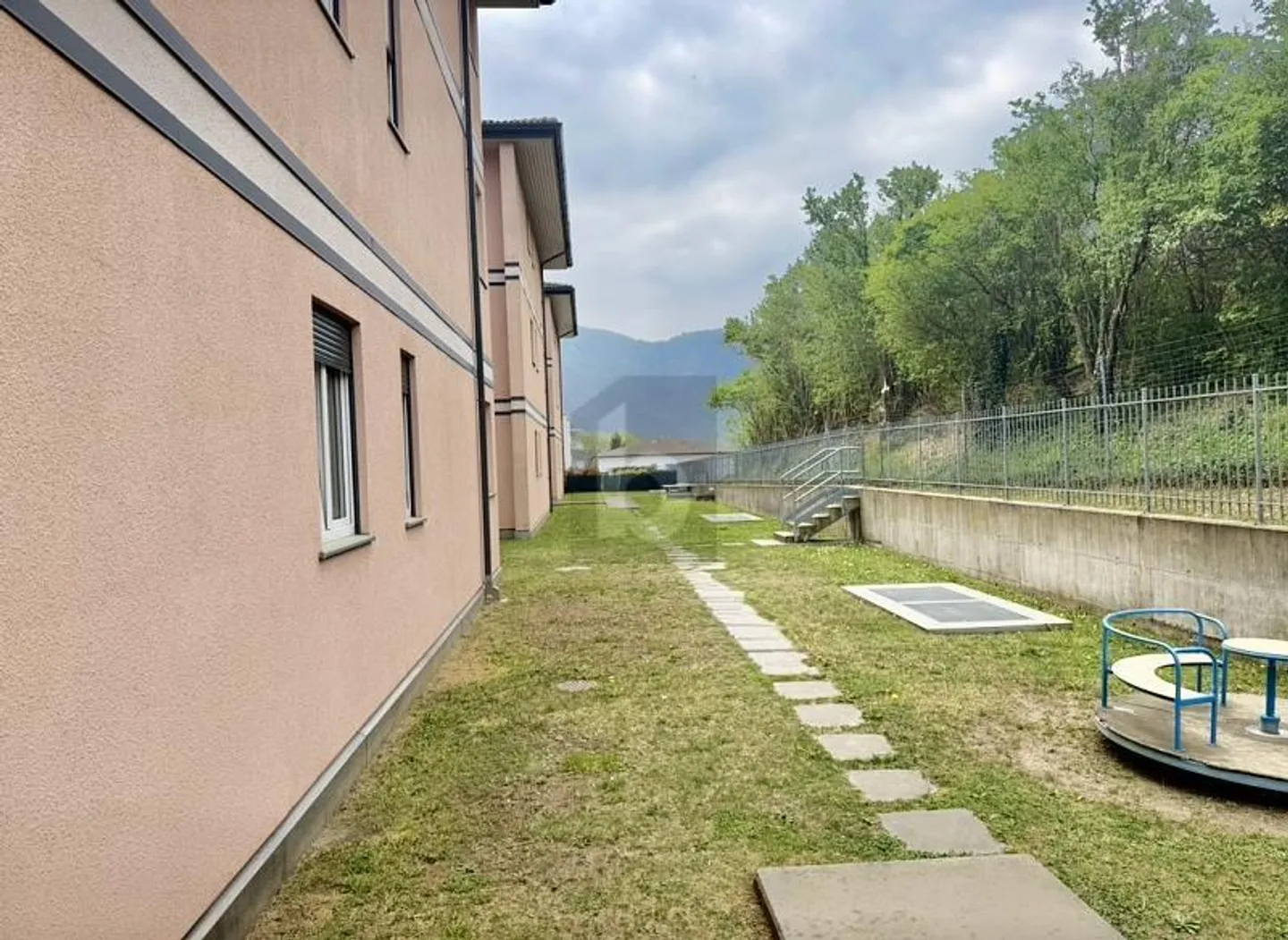 HELL UND GERÄUMIG - Foto 2 von 6
