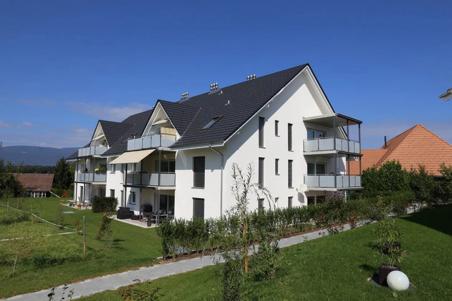 Neuwertige 3.5-Zimmer-Wohnung im Erdgeschoss in Oberwil bei Büren - Foto 1 von 8
