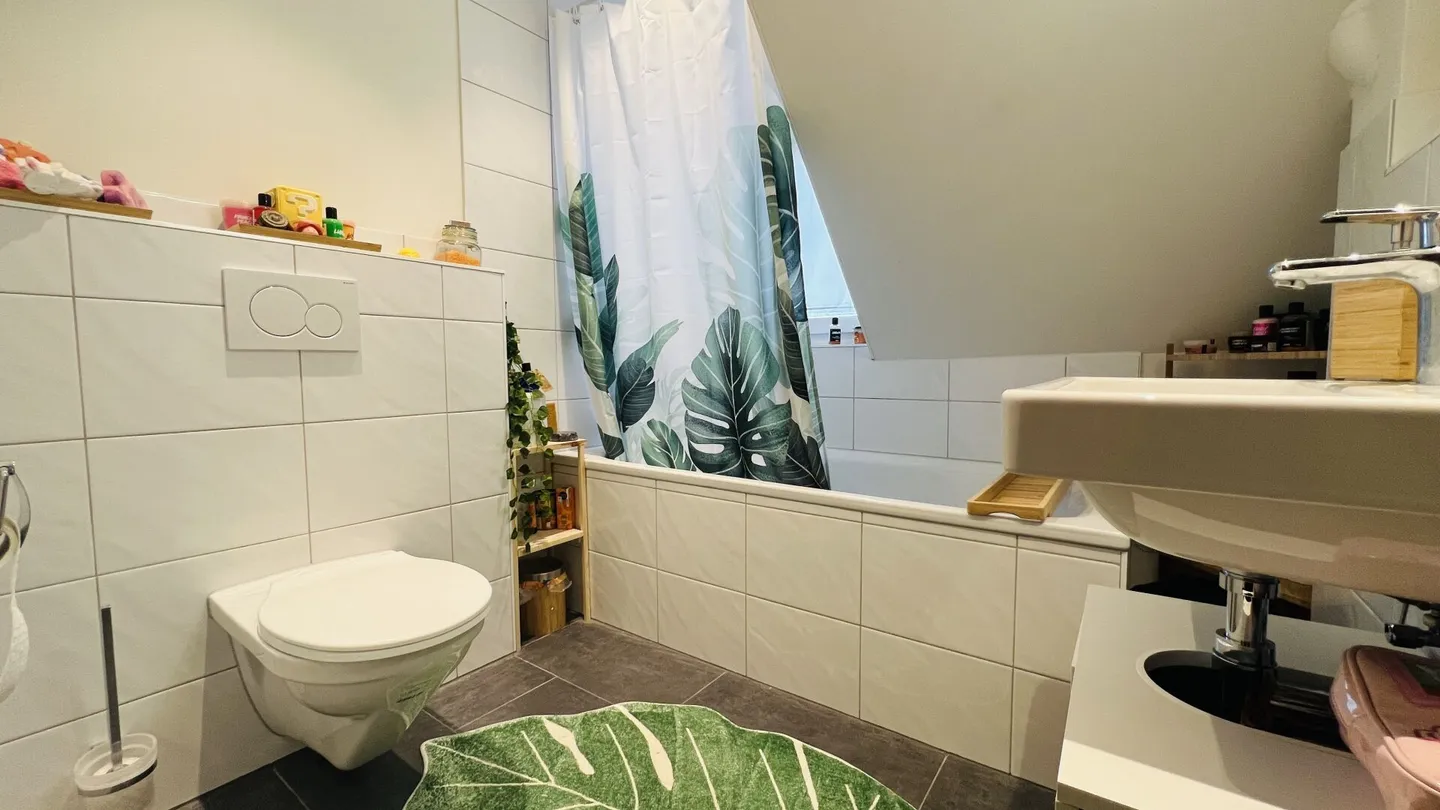 Charmante 3.5-Zimmer Altbau-Dachwohnung in bester Wohnlage. - Foto 6 von 12