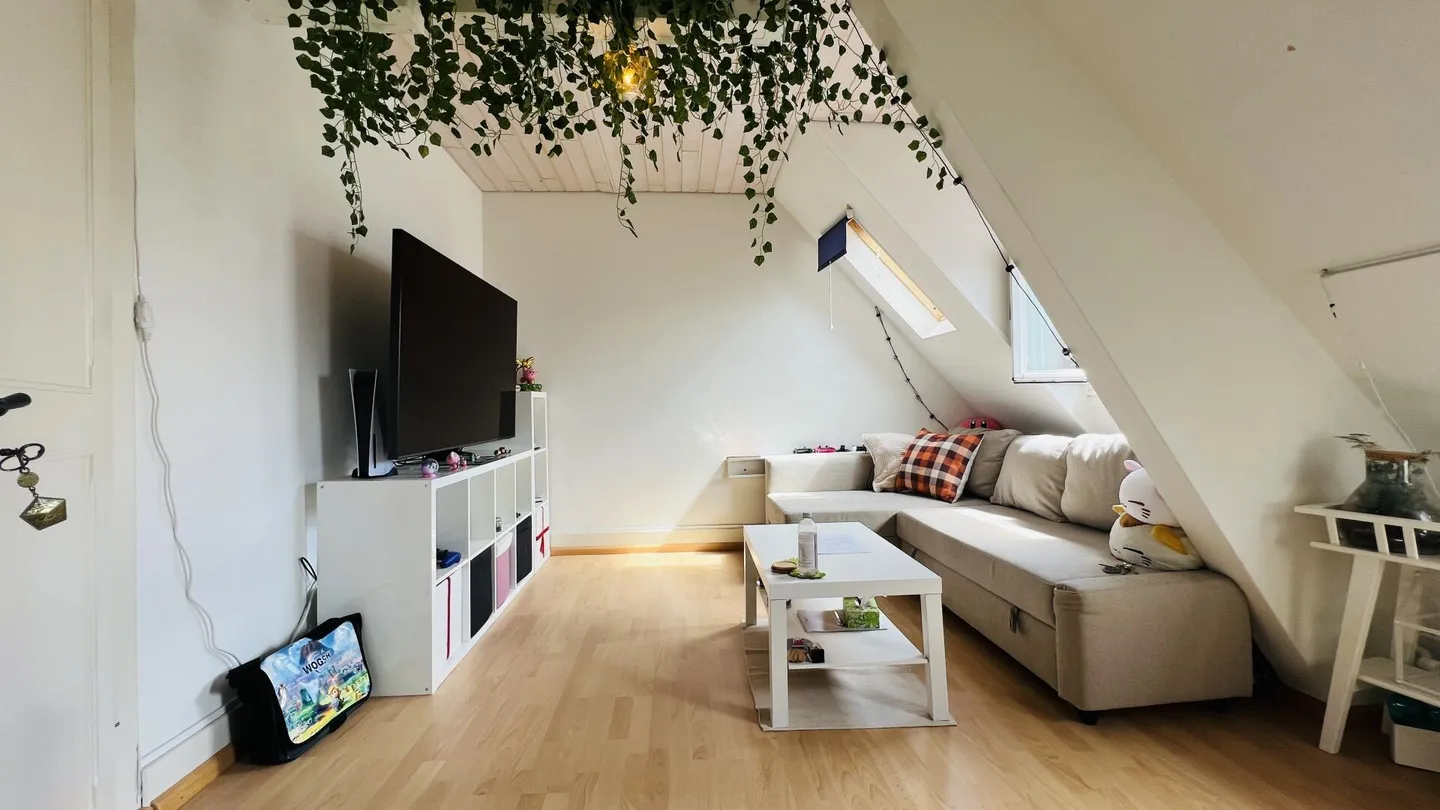 Charmante 3.5-Zimmer Altbau-Dachwohnung in bester Wohnlage. - Foto 7 von 12