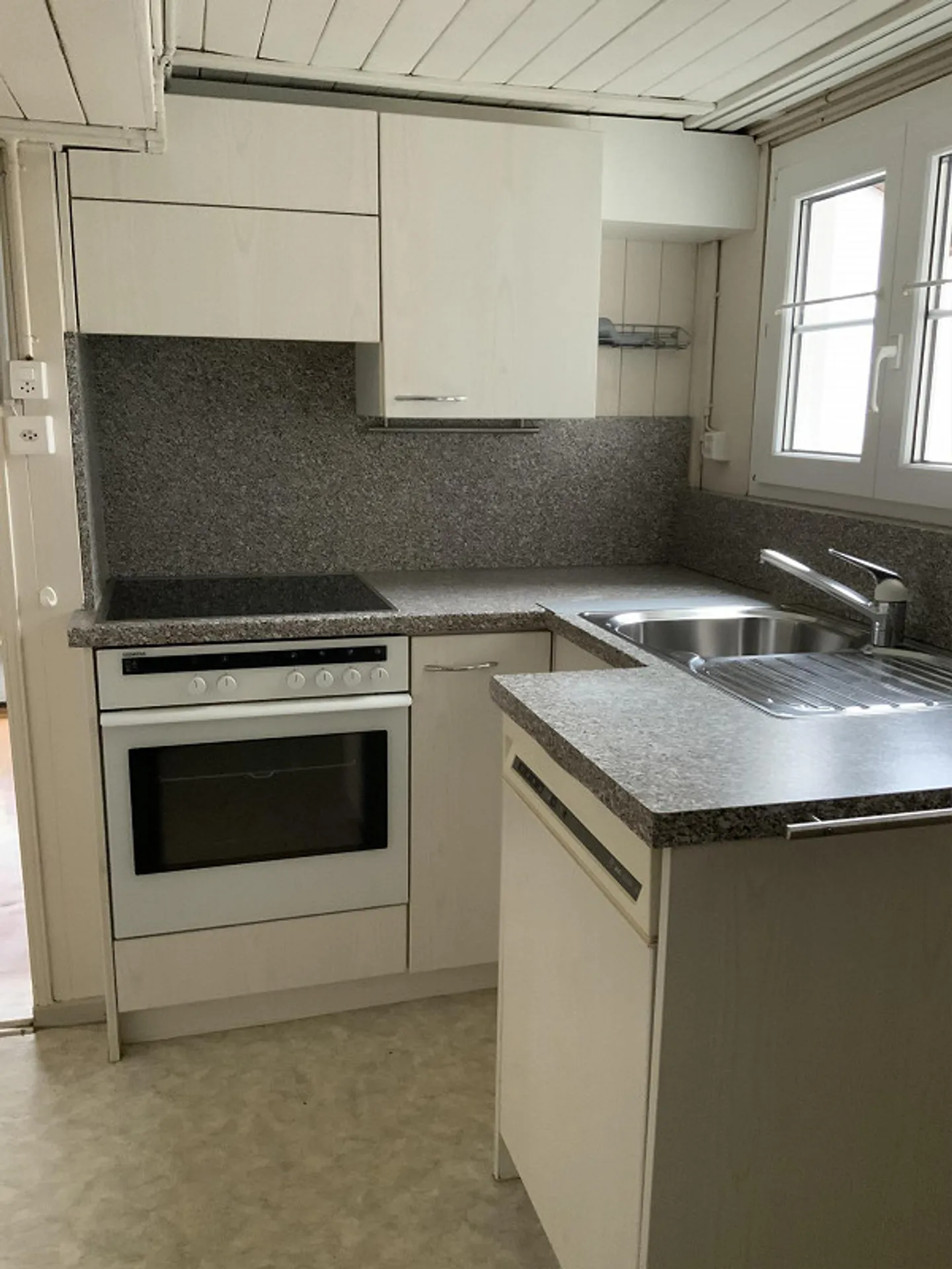 3 1/2 Room Old Building Apartment - Photo 2 of 10