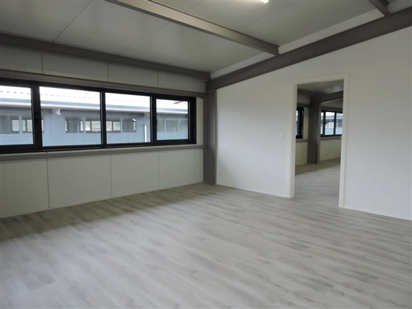 Locale in affitto con una superficie di 80 m2 - Foto 2 di 4