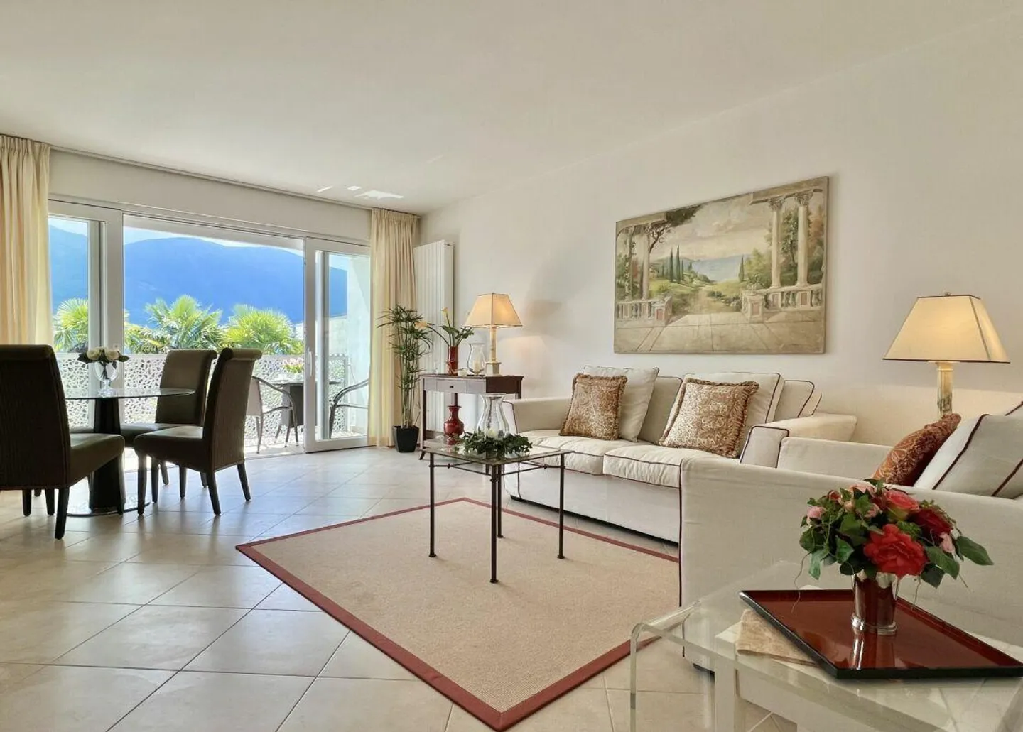Charming 3.5 room apartment in sunny location with partial lake view and communal indoor pool - Photo 3 of 30