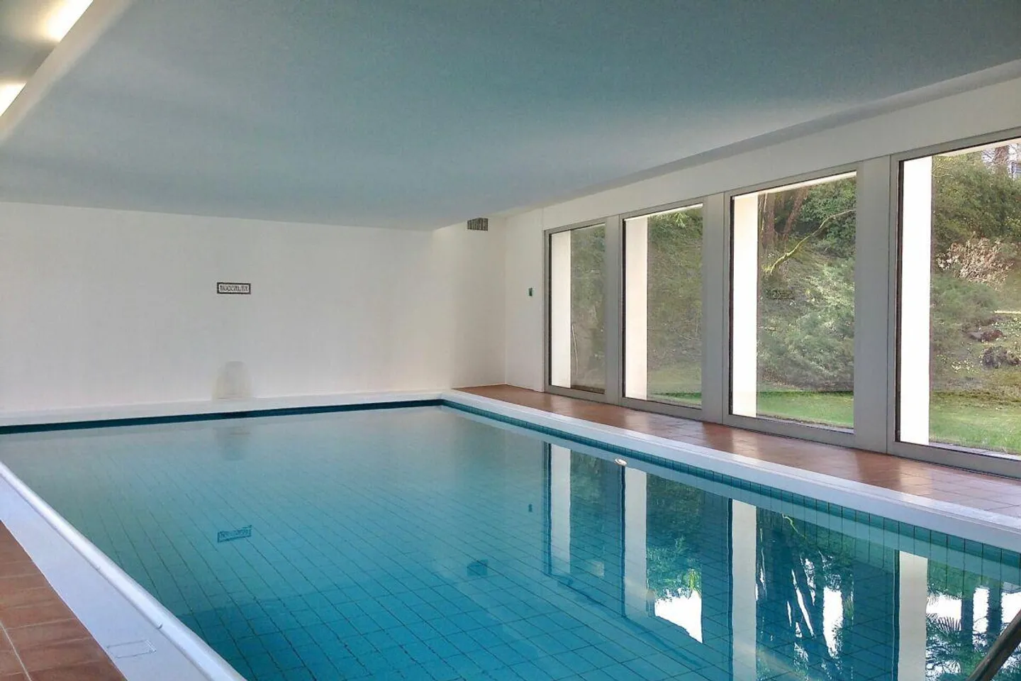 Charming 3.5 room apartment in sunny location with partial lake view and communal indoor pool - Photo 15 of 30