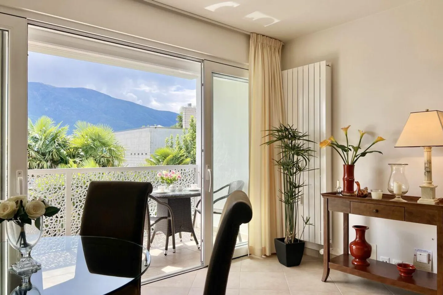Charming 3.5 room apartment in sunny location with partial lake view and communal indoor pool - Photo 20 of 30