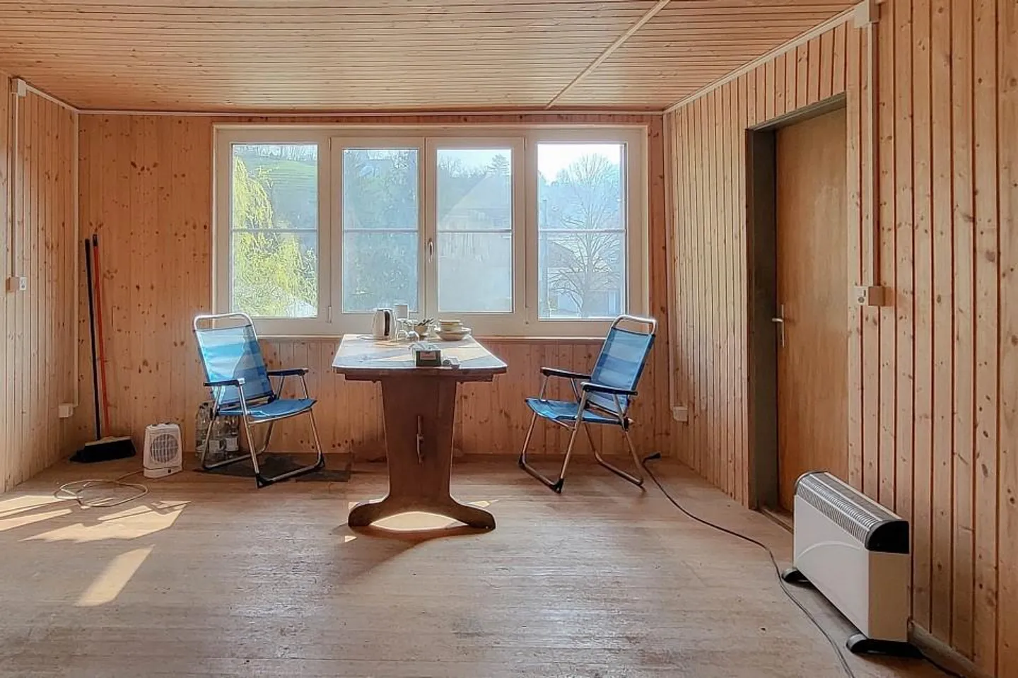 Haus sucht Renovationsprofi - Freistehendes Chalet zum renovieren - Foto 2 di 13