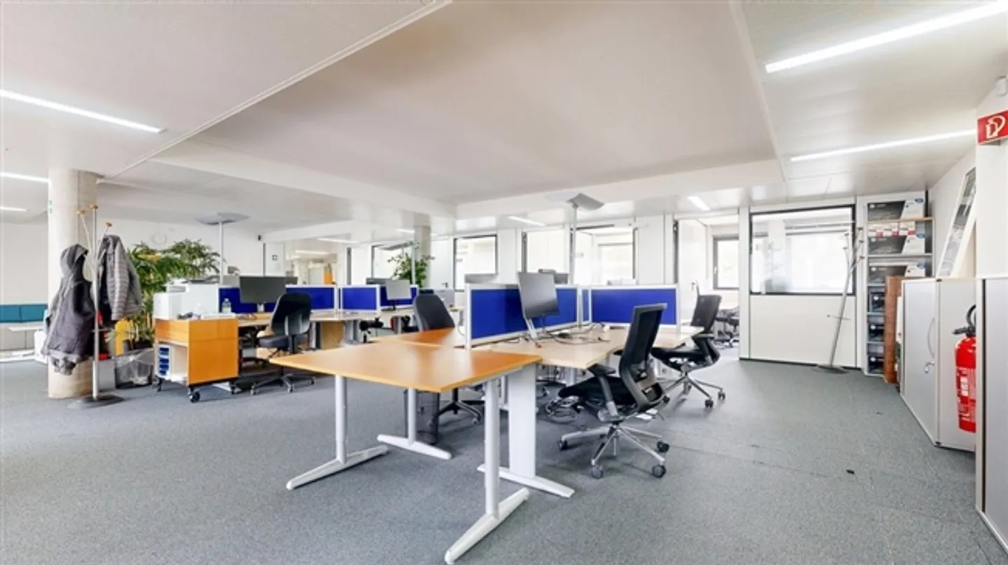 «Vos futurs bureau à deux pas de toutes les commodités» - Photo 7 sur 9