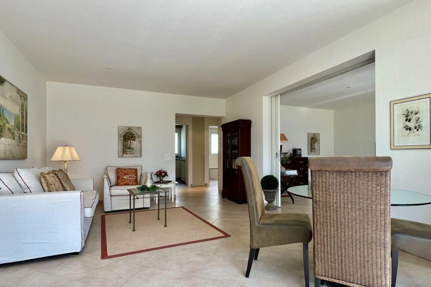 Charming 3.5 room apartment in sunny location with partial lake view and communal indoor pool - Photo 25 of 30