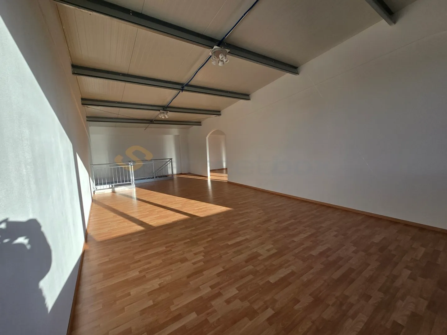 Unique opportunity, double box with 4 parking spaces available for rent immediately - Photo 6 of 7