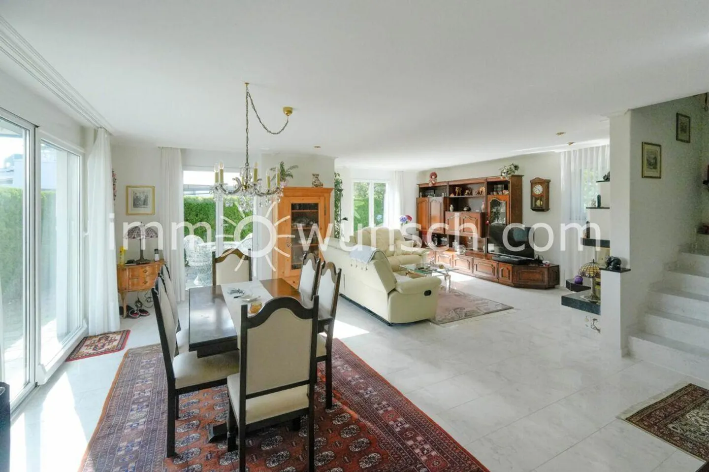 Affascinante casa unifamiliare 4 ½ locali più 1 - in una posizione soleggiata e tranquilla - Foto 2 di 16