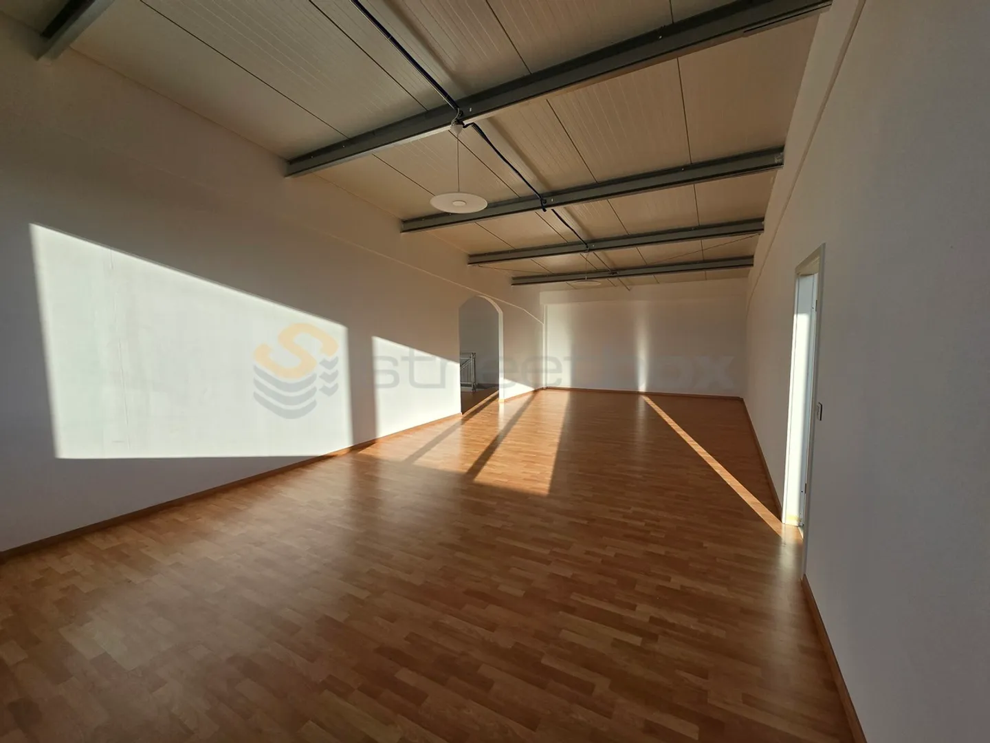 Unique opportunity, double box with 4 parking spaces available for rent immediately - Photo 7 of 7