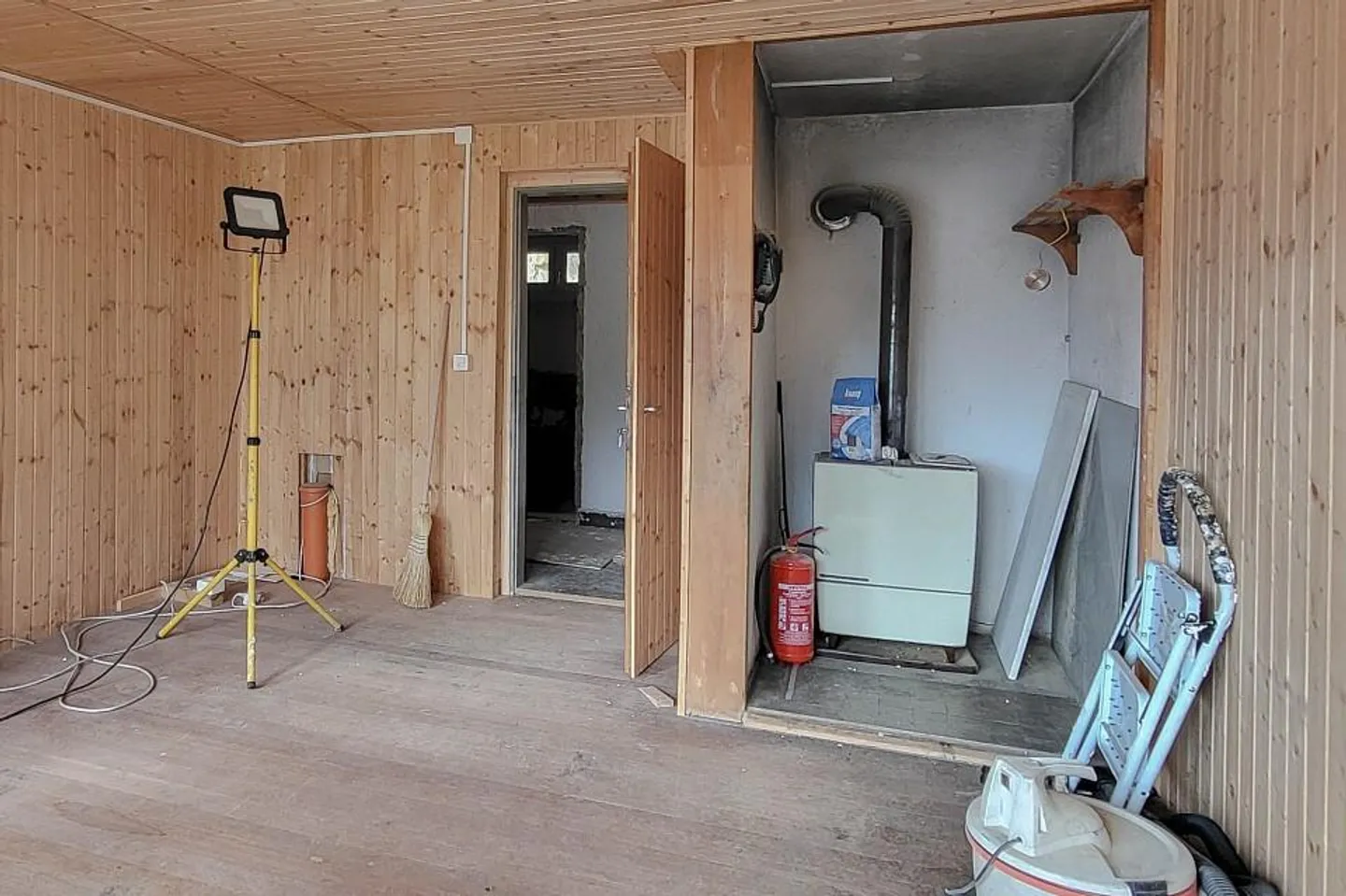 Haus sucht Renovationsprofi - Freistehendes Chalet zum renovieren - Foto 10 di 13