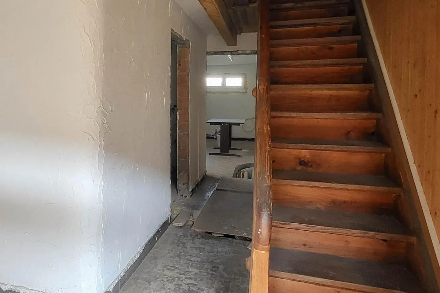 Haus sucht Renovationsprofi - Freistehendes Chalet zum renovieren - Foto 7 di 13