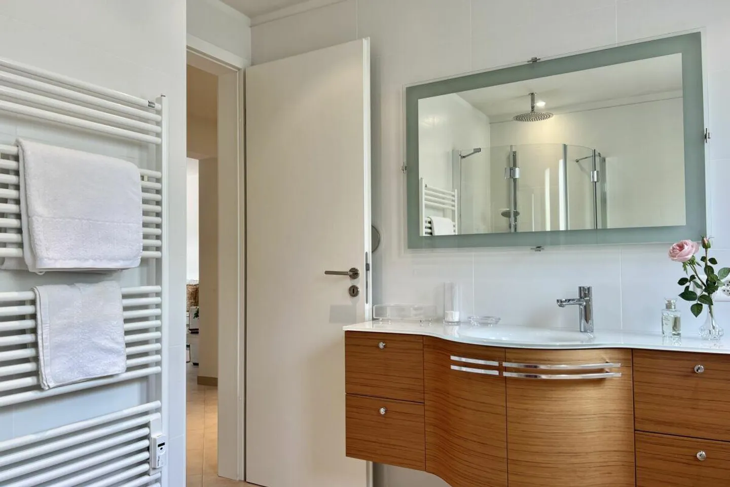 Charming 3.5 room apartment in sunny location with partial lake view and communal indoor pool - Photo 29 of 30