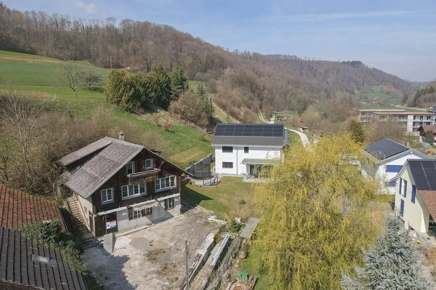 Haus sucht Renovationsprofi - Freistehendes Chalet zum renovieren - Foto 12 di 13