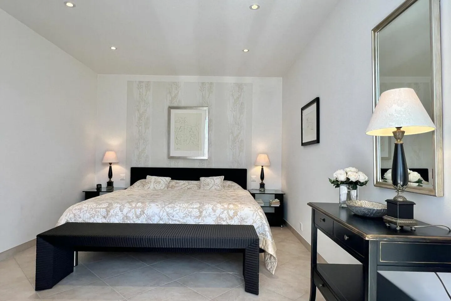 Charming 3.5 room apartment in sunny location with partial lake view and communal indoor pool - Photo 30 of 30