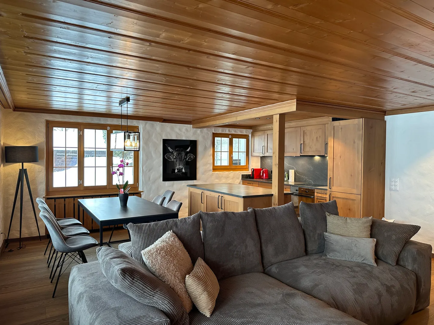 Well-located 3.5 room apartment for short stays - Photo 2 of 14