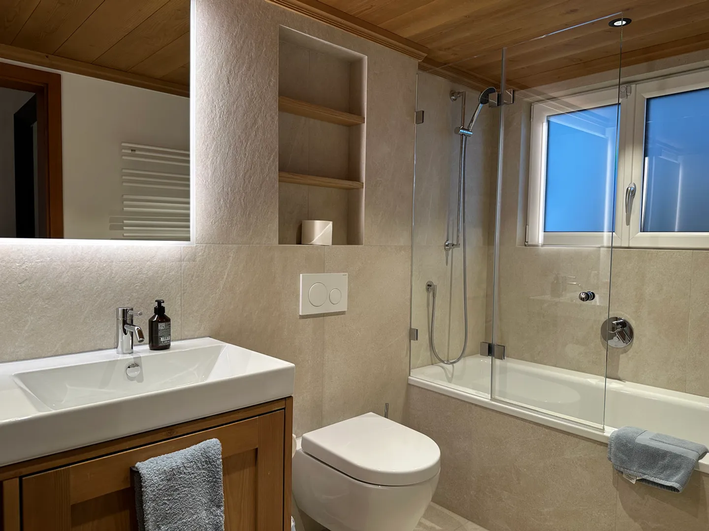 Well-located 3.5 room apartment for short stays - Photo 8 of 14