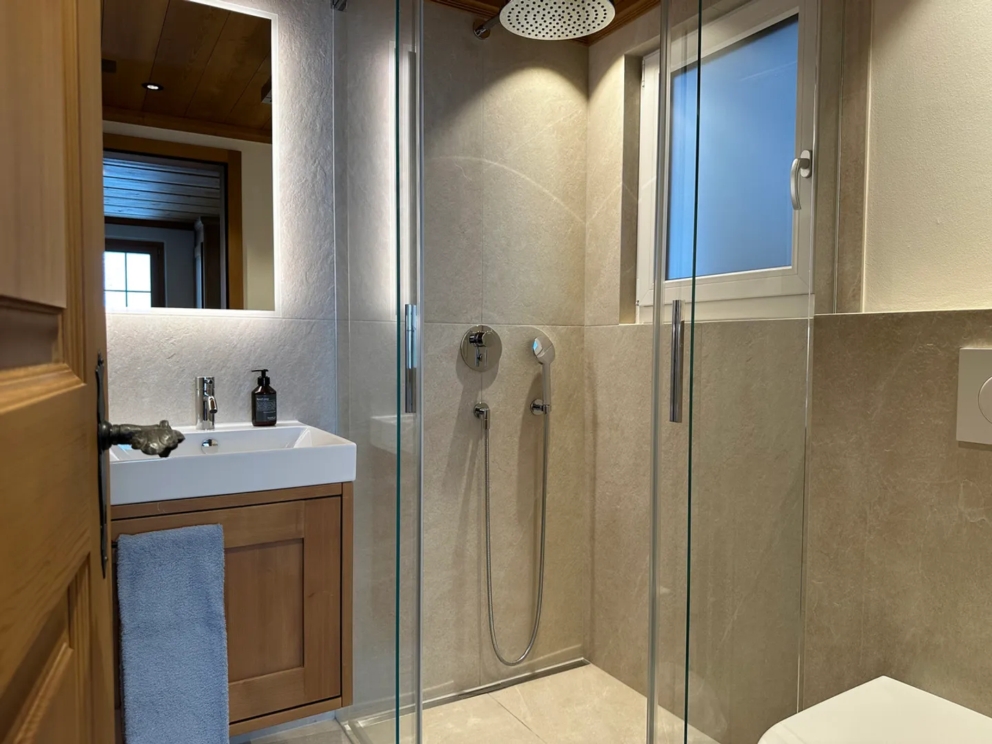 Well-located 3.5 room apartment for short stays - Photo 11 of 14